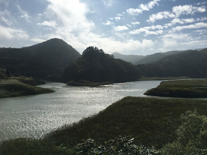 シオン錦秋湖