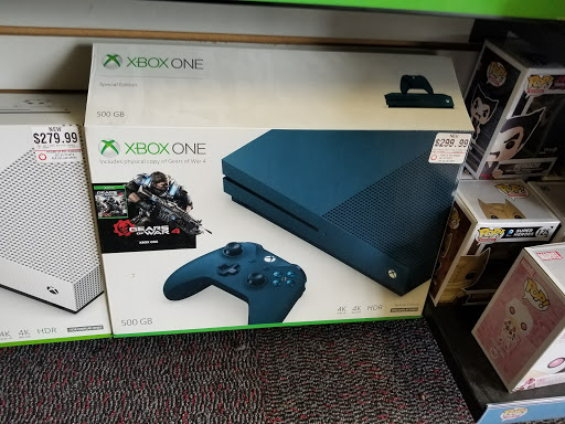 GameStop, 700 N Milwaukee Ave #142, Vernon Hills, IL 60061, USA, 