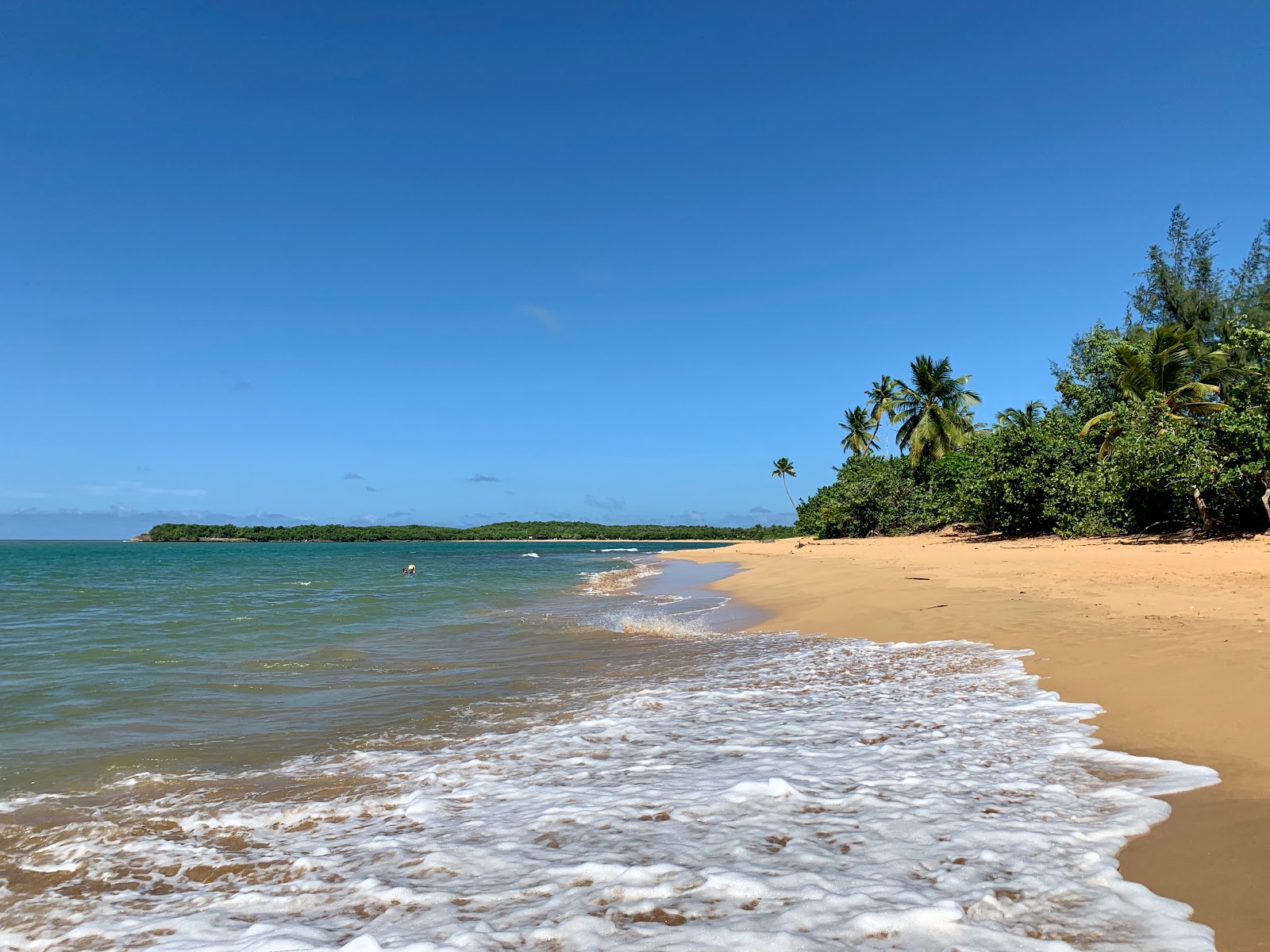 Foto von Se Pasa Bien beach mit feiner beiger sand Oberfläche
