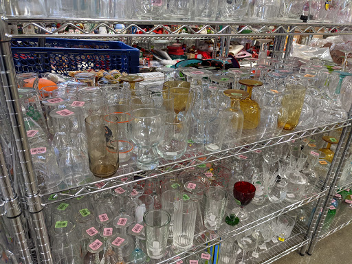 Thrift Store «Goodwill Store & Donation Center in Evanston», reviews and photos, 1916B Dempster St, Evanston, IL 60202, USA