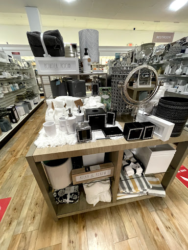Department Store «HomeGoods», reviews and photos, 1945 W Lumsden Rd, Brandon, FL 33511, USA