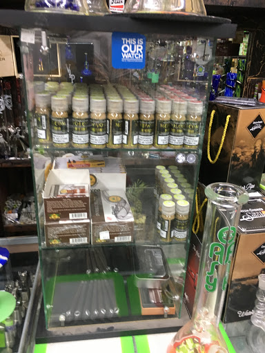 Vaporizer Store «Main Smoke Shop KC | Vape Shop», reviews and photos, 3429 Main St, Kansas City, MO 64111, USA