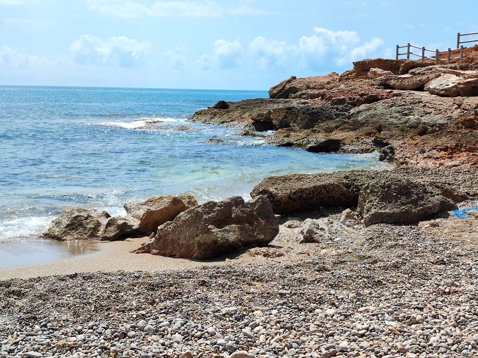 Cala Ordi'in fotoğrafı düz bir kıyı şeridi ile birlikte