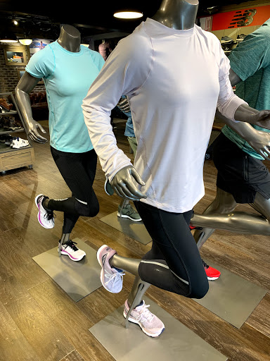 Shoe Store «New Balance Bellevue», reviews and photos, 823 Bellevue Way NE #100, Bellevue, WA 98004, USA