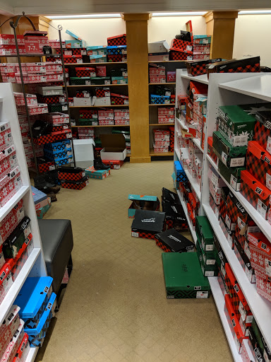 Shopping Mall «Oakwood Mall», reviews and photos, 4800 Golf Rd, Eau Claire, WI 54701, USA