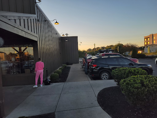 American Restaurant «Cracker Barrel Old Country Store», reviews and photos, 200 Cracker Barrel Dr, Clarksville, TN 37040, USA