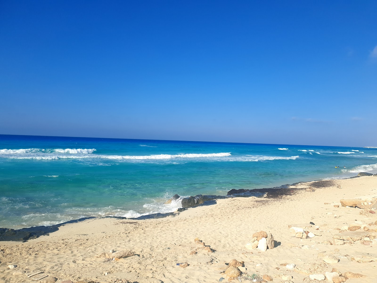 Photo of Nosour Al Abyad Beach with turquoise pure water surface