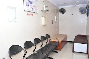 Om Hospital image