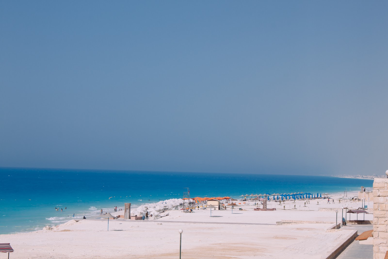 Fotografija Assiut University Beach z turkizna čista voda površino
