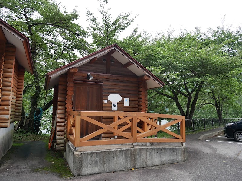 荘川桜公園駐車場 トイレ