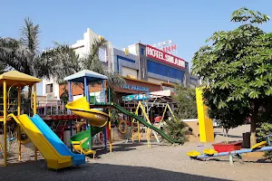 Hotel Simla Inn Garden image