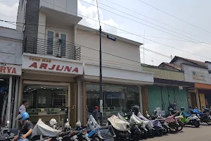 Toko Mas Arjuna Temanggung (Arjuna Sugiono/Utara/Pasar) image