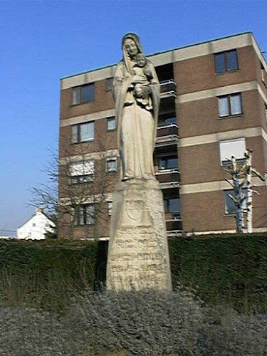 Beoordelingen van Standbeeld van Onze-Lieve-Vrouw van Dottenijs in Moeskroen - Kerk