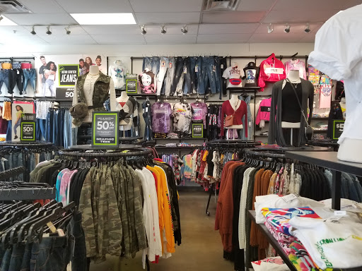 Clothing Store «rue21», reviews and photos, 3404 Fairlane Dr, Allen Park, MI 48101, USA