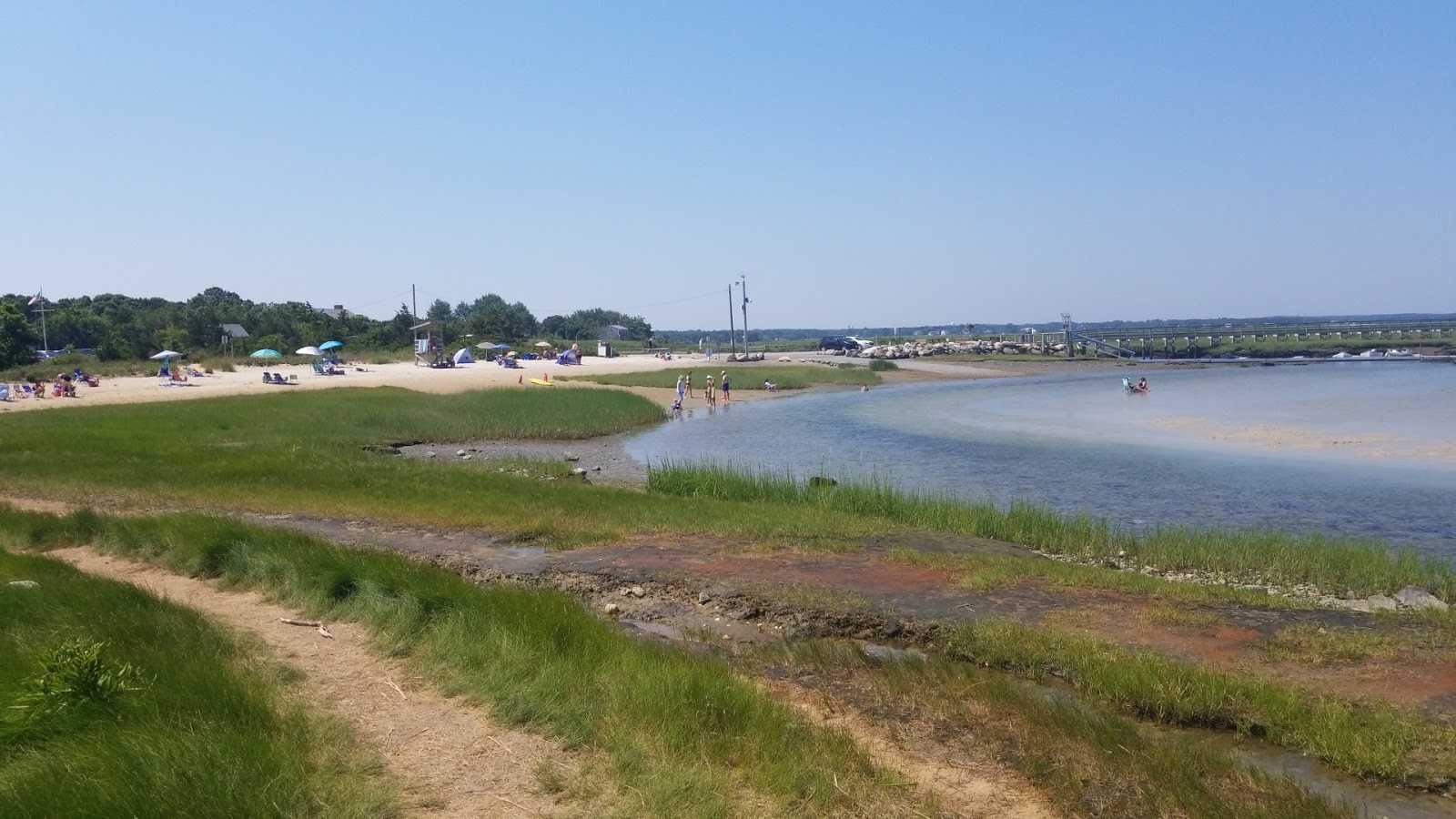 Grays Beach的照片 带有碧绿色纯水表面