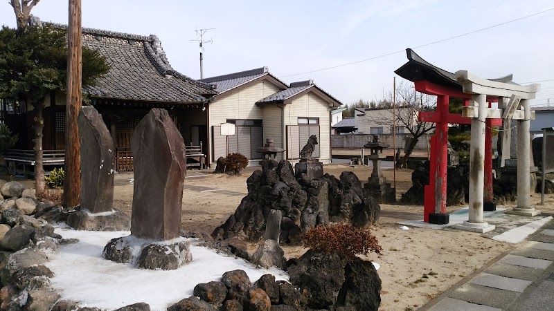 稲荷神社(阿久津町)