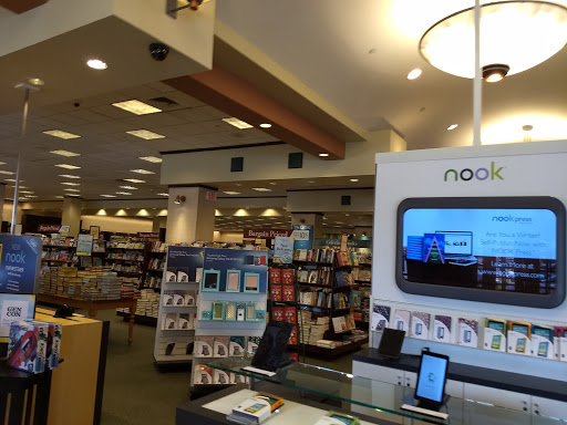 Book Store «Barnes & Noble», reviews and photos, 444 Broadway, Saugus, MA 01906, USA