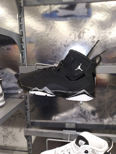 Shoe Store «Hibbett Sports», reviews and photos, 11131 Fondren Rd, Houston, TX 77096, USA