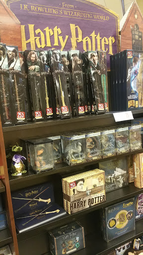 Book Store «Barnes & Noble Booksellers», reviews and photos, 1739 Olentangy River Rd, Columbus, OH 43212, USA