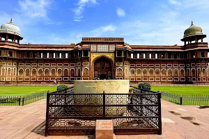 Jahangir Palace image