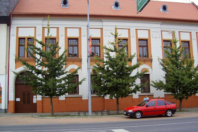 Orlai Petrics Soma Könyvtár, Muzeális Gyűjtemény és Művelődési Központ - Könyvtár