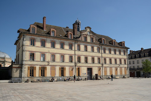 attractions Place de La République Fontainebleau