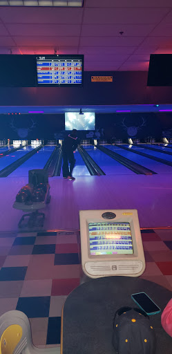 Bowling Alley «Brunswick Zone Fountain Square Lanes», reviews and photos, 631 Lakehurst Rd, Waukegan, IL 60085, USA