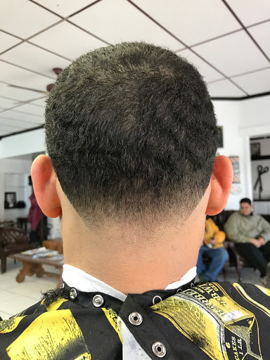 Barber Shop «LEGENDZ CLASSIC BARBER SHOP», reviews and photos, 207 N Center St, Arlington, TX 76011, USA