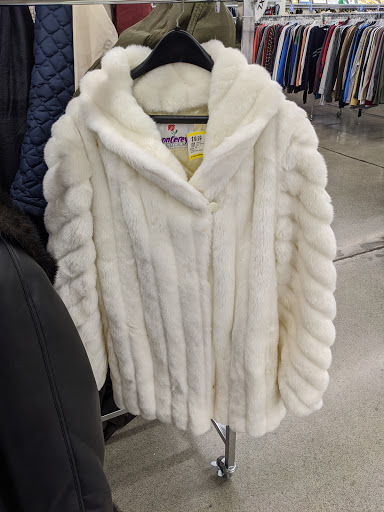 Shopping Mall «Parkway Square Shopping Center», reviews and photos, 16876 Southcenter Pkwy, Tukwila, WA 98188, USA