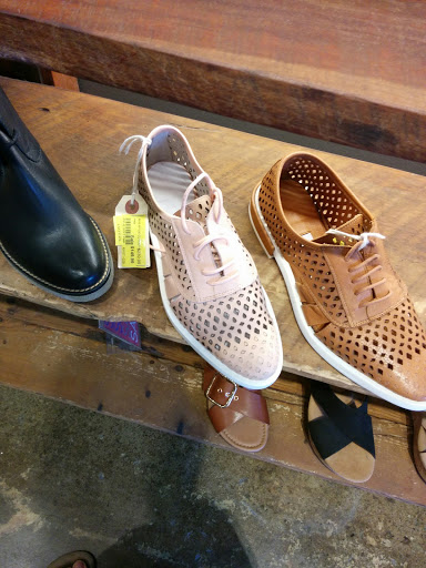 Stores to buy comfortable women's shoes Toronto