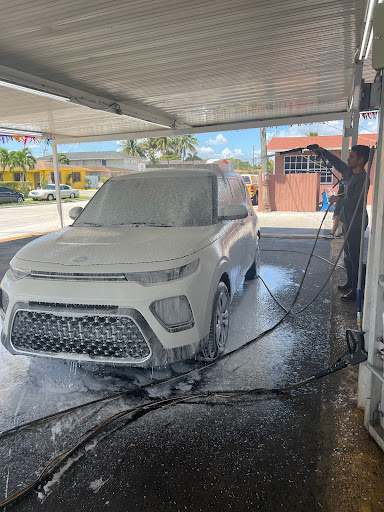 Palm Ave Car Wash en Hialeah