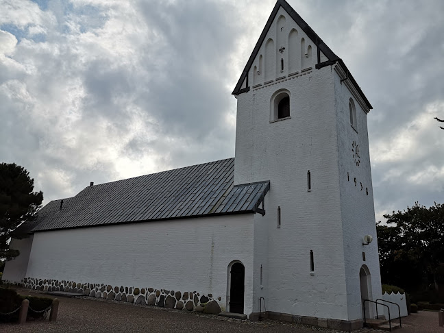 Kommentarer og anmeldelser af Nees Kirke