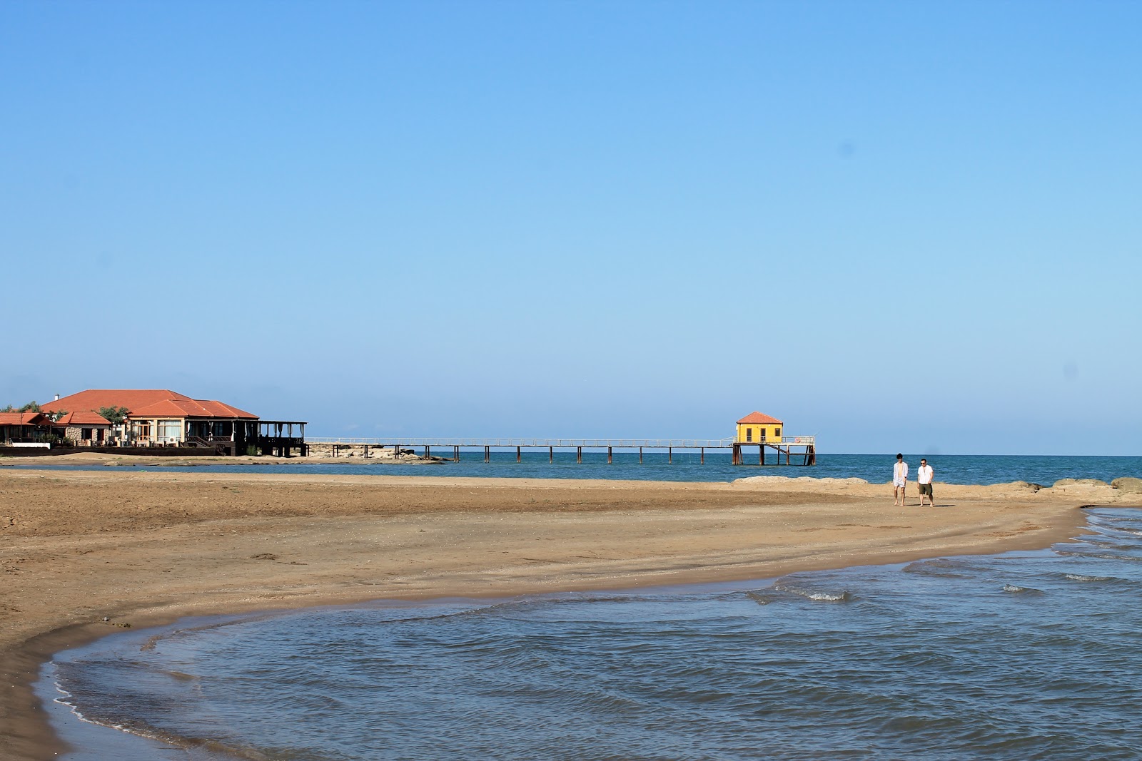 Foto von Amburan Beach mit beiger sand Oberfläche