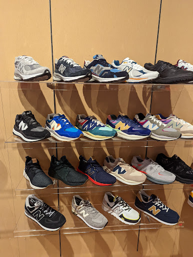 Shoe Store «New Balance», reviews and photos, 270 S Arroyo Pkwy, Pasadena, CA 91105, USA