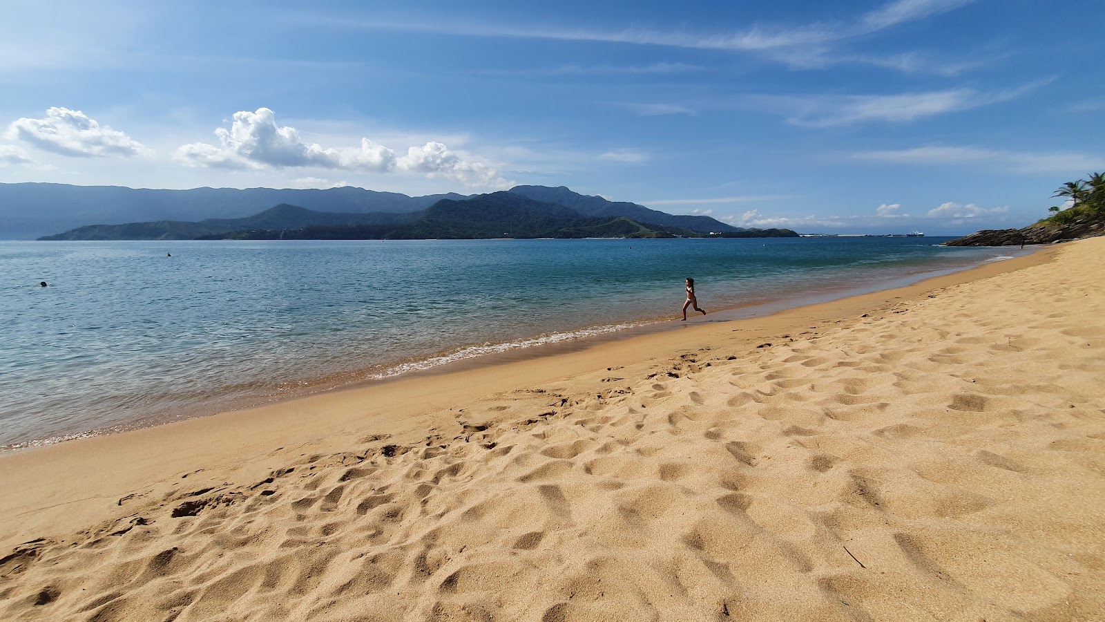 Foto van Praia da Feiticeira met beige zand oppervlakte