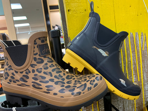 Shoe Store «Gimres Shoe Store Hillsboro», reviews and photos, 256 E Main St, Hillsboro, OR 97123, USA