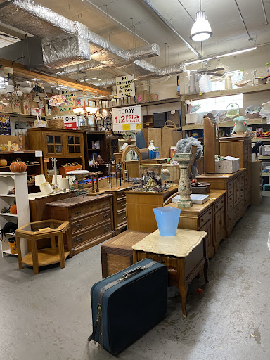 Thrift Store «New Life Thrift, Inc.», reviews and photos, 800 Easton Rd, Glenside, PA 19038, USA