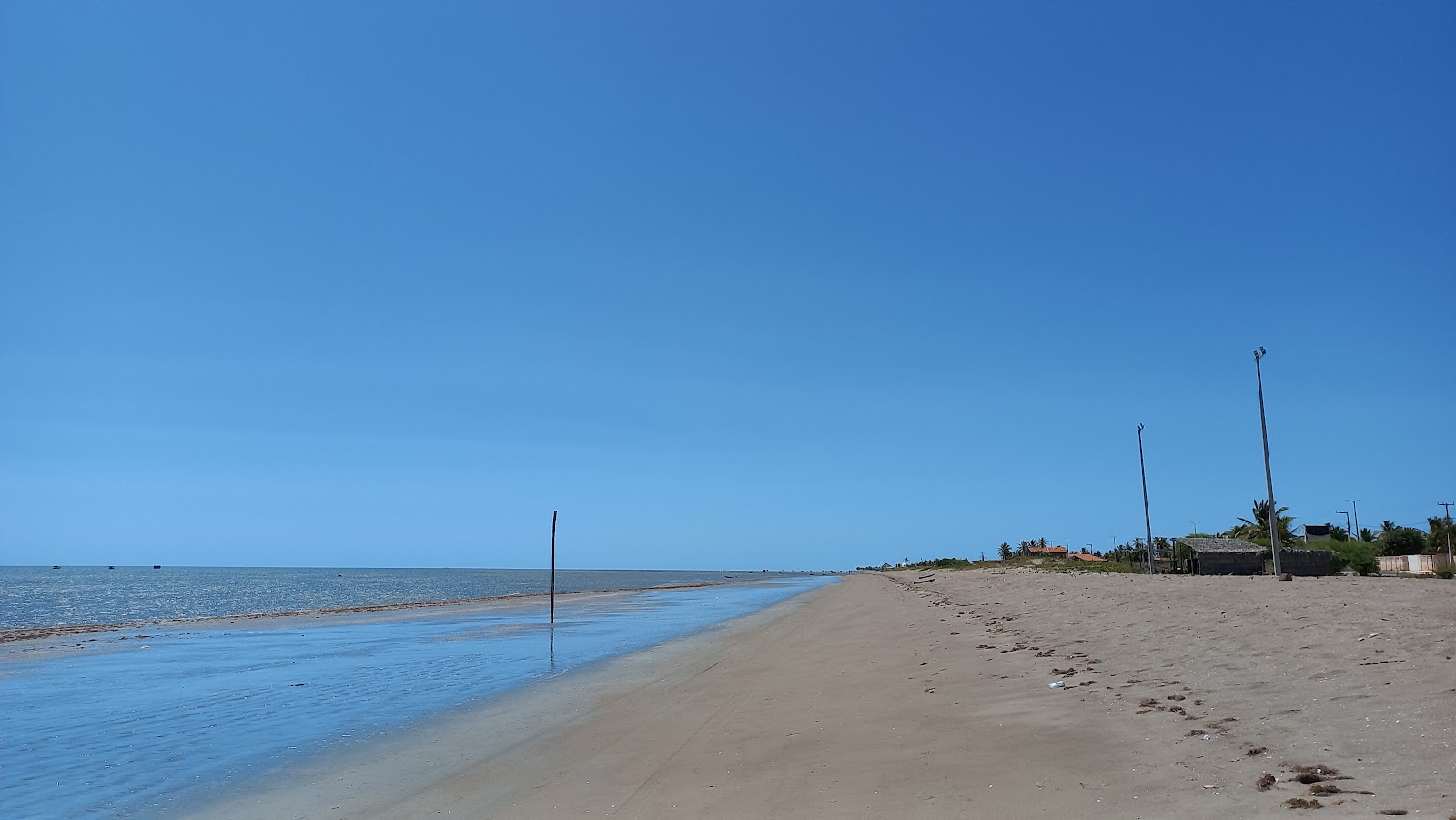 Foto de Praia de Barreiras de Cima com areia bege superfície
