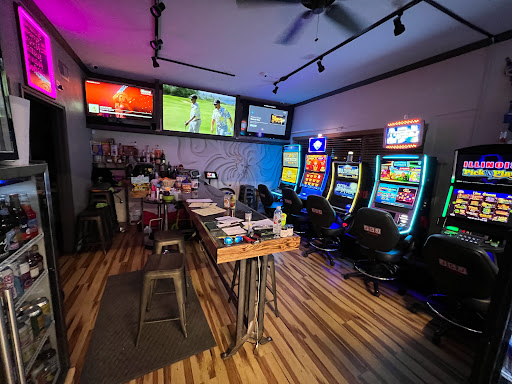 Liquor Store «Town Liquor», reviews and photos, 1127 W Algonquin Rd, Algonquin, IL 60102, USA