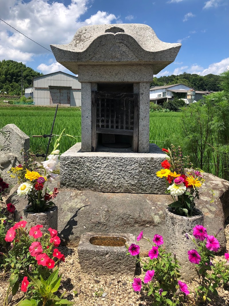 濃茶のばあさん祠