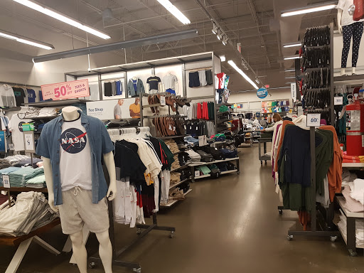 Clothing Store «Old Navy», reviews and photos, 19401 Alderwood Mall Pkwy, Lynnwood, WA 98036, USA