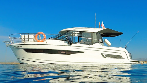 Wind-Up Spain - Boat charter and water sports