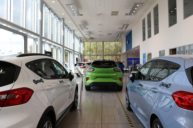 Comments and reviews of Hartwell Watford Ford