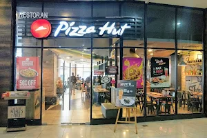 Pizza Hut Restaurant Perangin Mall image