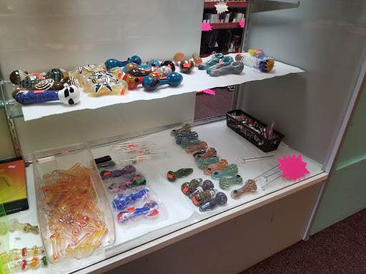 Tobacco Shop «Discount Smoke Shop», reviews and photos, 1169 N 2nd St, Springfield, IL 62702, USA