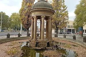 Artesischer Brunnen image