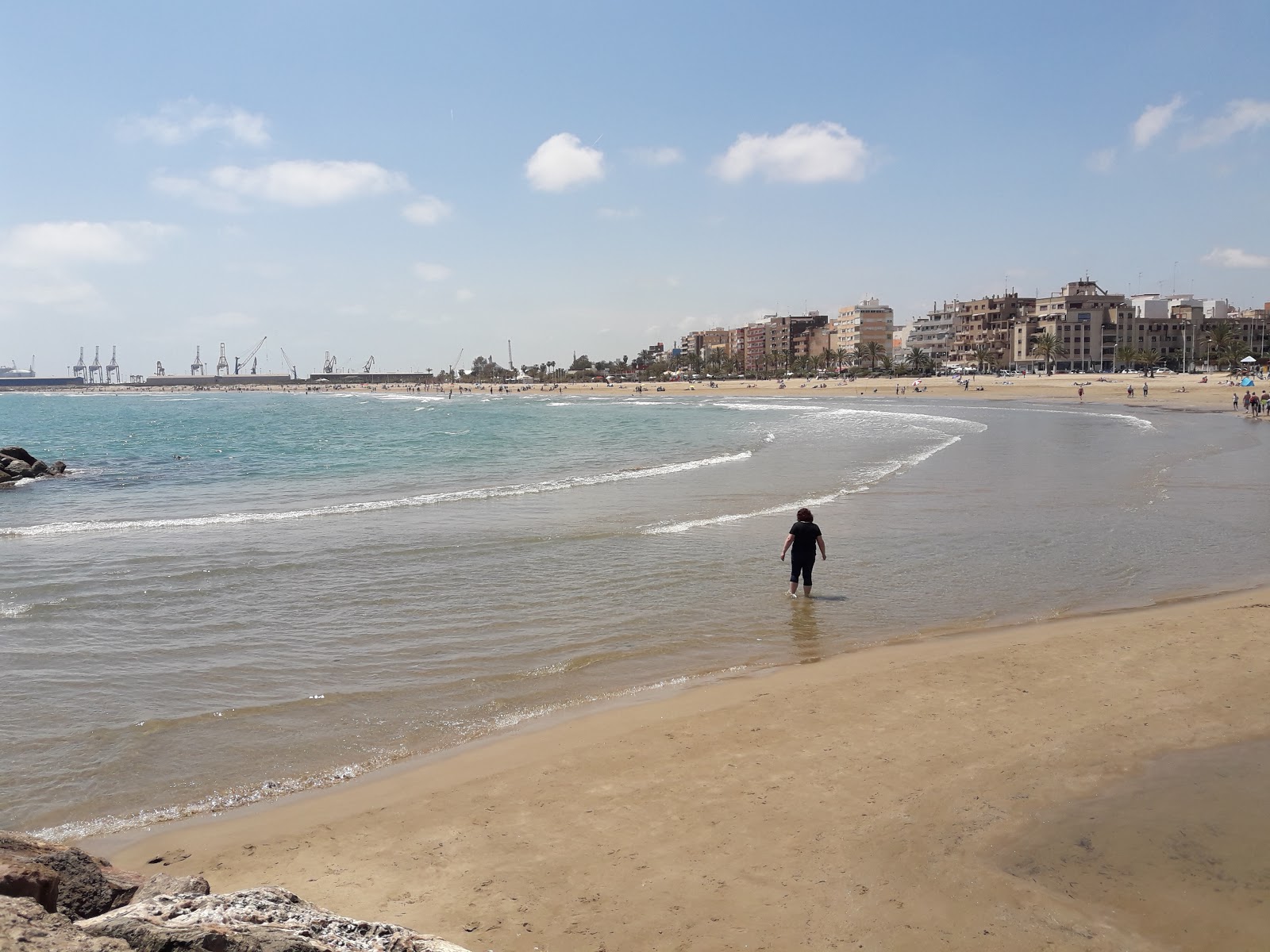 Puerto de Sagunto的照片 带有棕色细沙表面
