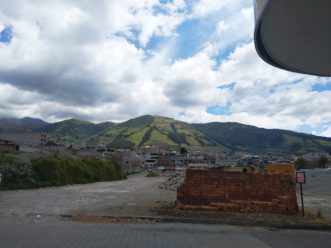 Av. Quitumbe Ñan s/n, Quito 170146, Ecuador
