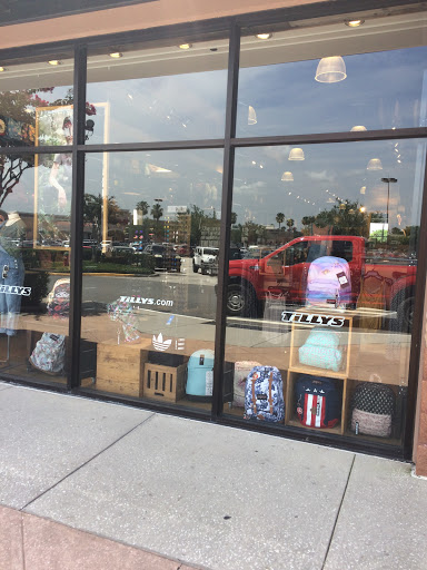 Clothing Store «Tillys», reviews and photos, 343 N Alafaya Trail, Orlando, FL 32828, USA