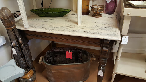 Furniture Store «3 Vintage Chicks», reviews and photos, 13012 N Cave Creek Rd, Phoenix, AZ 85022, USA